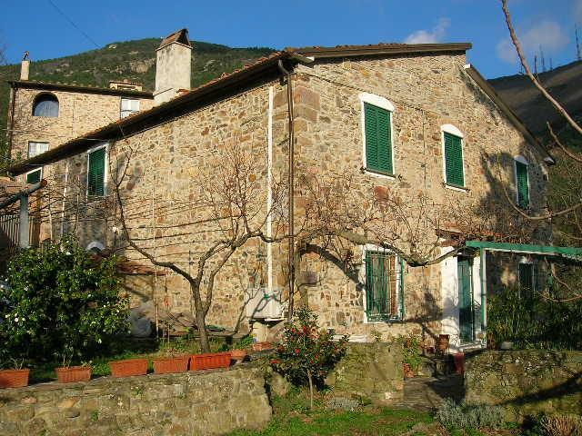 Casa in pietra in una splendida posizione 300m² Calci