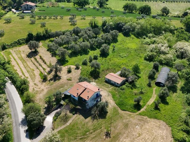 Casa in splendida posizione con terreno 300m² Cartoceto