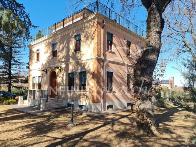Casa in vendita a Appignano 395m² Appignano