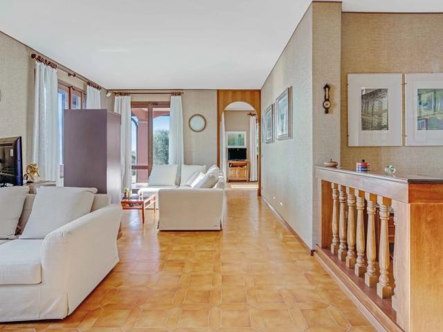 Casa In Vendita Sul Lago Maggiore Con Giardino Terrazzato E. 318m² Lesa