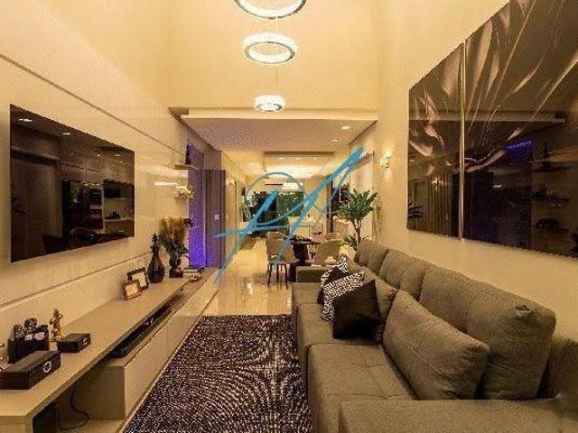 Casa incrível à venda no Jardim Espanha, em Maringá! Porteira Fechada