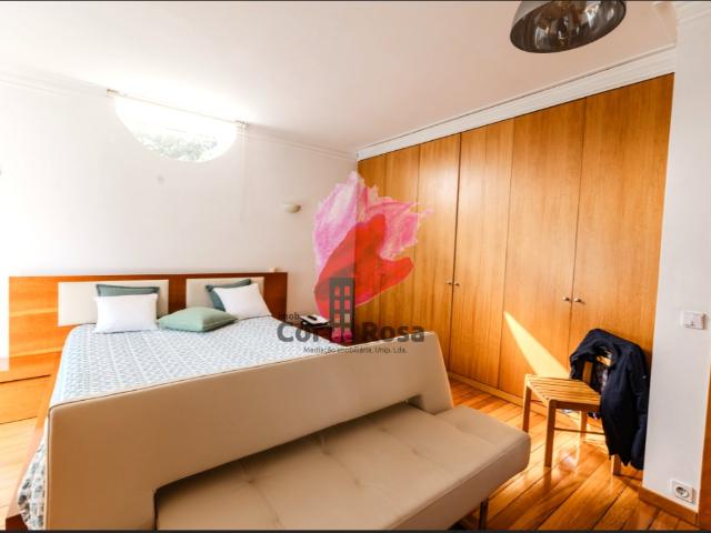 Casa Independente T4 + 2 com Piscina em Localização Privilegiada