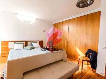Casa Independente T4 + 2 com Piscina em Localização Privilegiada