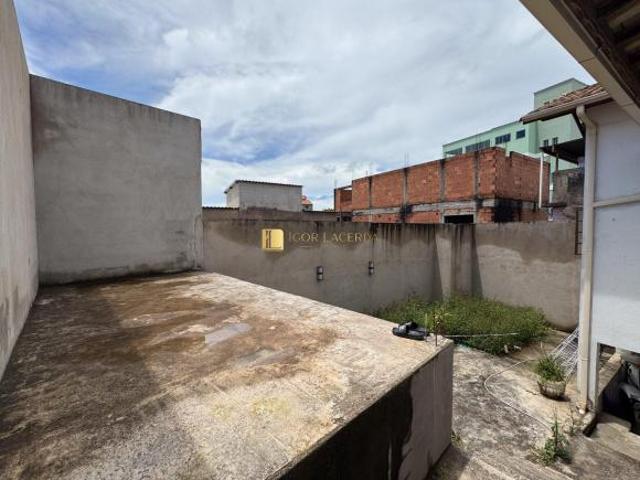 Casa independente à venda no bairro Rosário