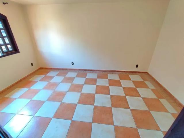 Casa independente com 3 quartos, quintal com 167M² em Nilópolis RJ