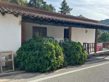 Casa independente de 5 quartos com três andares | Jardim e Quintal