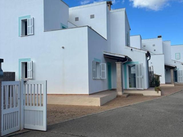 Casa independiente con encanto, piscina y jardín en parcela de 400 m²