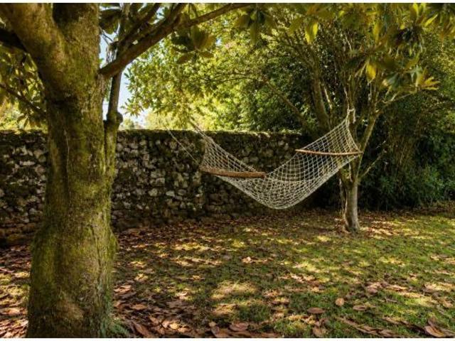 CASA INDEPENDIENTE CON FANTASTICO JARDÍN EN NOVALES