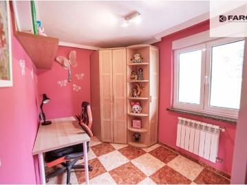 Casa independiente con finca de 1.578 m2 y manantial propio en Soto del Barco