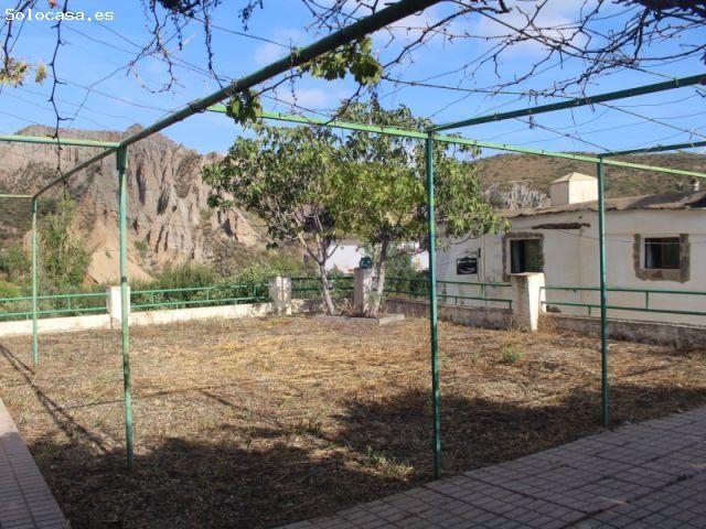 Casa independiente con huerto y cochera