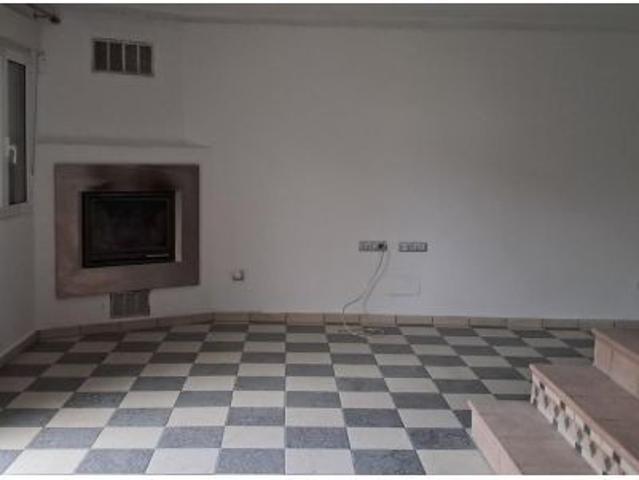 Casa independiente con jardín