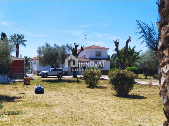 CASA INDEPENDIENTE CON PARCELA Y PISCINA – CAMINO DEL SOTO DE ENTRAMBOSRÍOS TALAVERA DE LA REINA