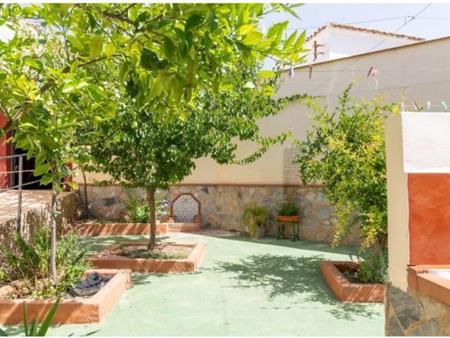 Casa independiente con patio