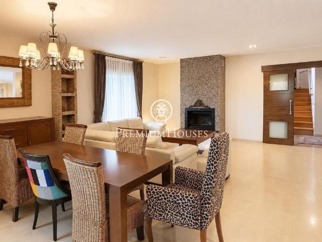 Casa independiente con piscina en Begues Park