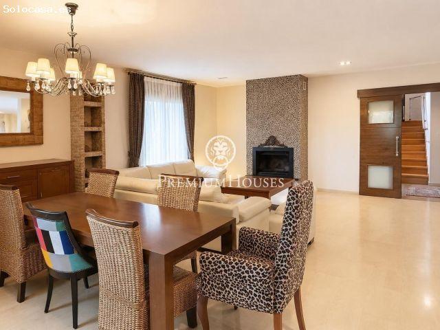 Casa independiente con piscina en Begues Park
