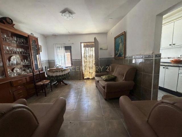 Casa independiente con terraza a un paso de Cáceres