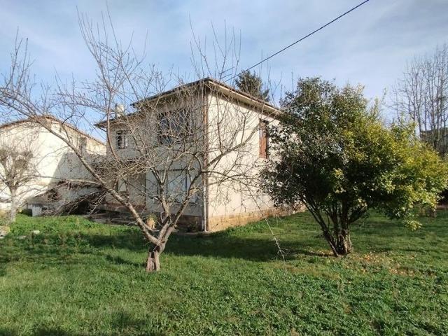 Casa independiente con terreno en Molledo