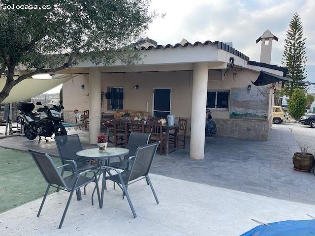 Casa independiente a la venta en Agost con piscina independiente