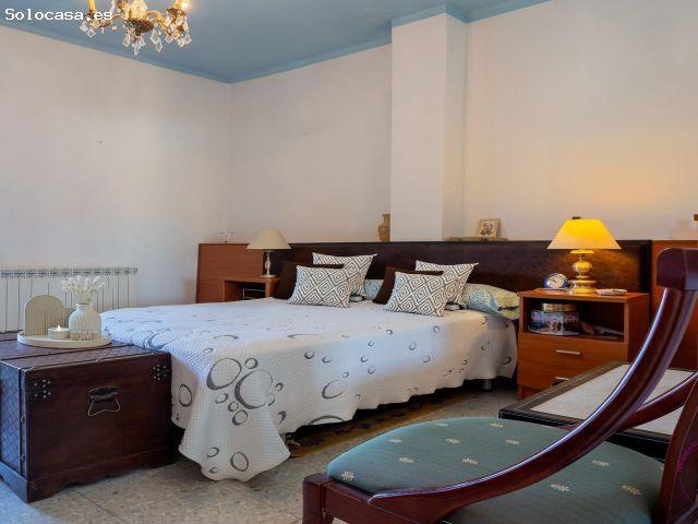 Casa independiente de 6 dormitorios en el centro Belchite
