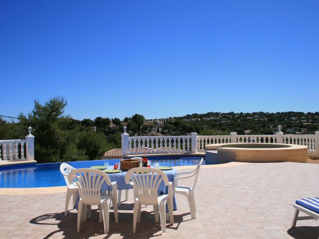 Casa independiente de estilo mediterráneo en venta en la cod. 160m² Jávea Xabia