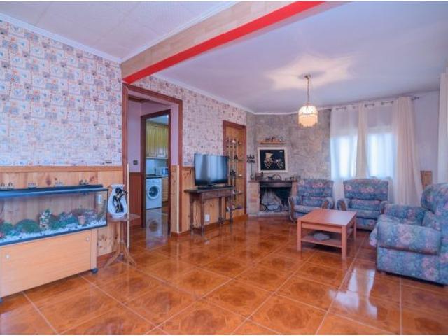 Casa independiente en El Calvet: vida en planta baja, gran parcela y todos los servicios