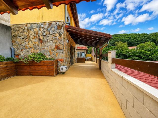 Casa independiente en El Dueso, Santoña, con vistas a Berria y las Marismas – 9 dormitorios y licencia turística