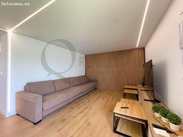 Casa independiente en San Juan de Alicante con parcela privada y amplios espacios exteriores