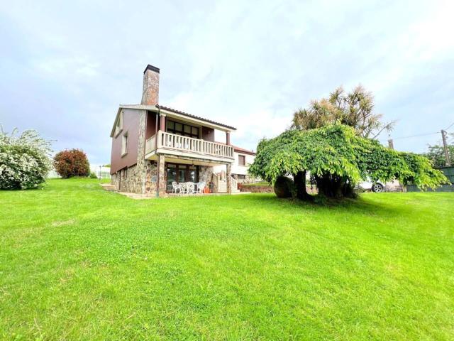Casa +independiente en venta en Boqueixón