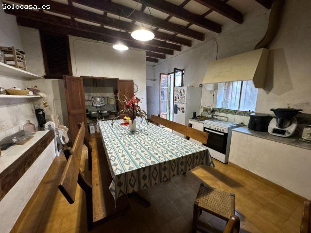 Casa independiente en venta en el centro de Porreras – Encanto, amplitud y gran potencial