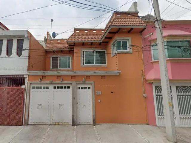 Casa independiente en venta en Héroes de Churubusco