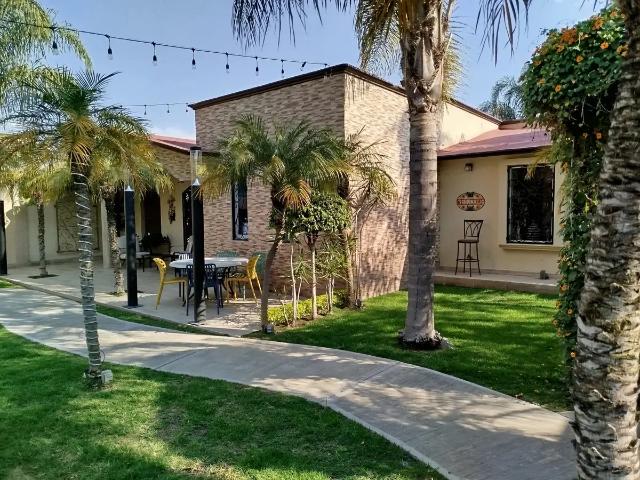 Casa independiente en venta en San Andrés Chiautla, Texcoco con amplio jardín