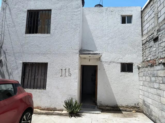 Casa Independiente en Venta en San Pedrito Peñuelas, Querétaro, Cerca de Servicios y Transporte