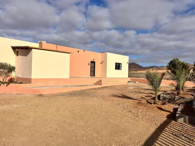 Casa independiente en venta en Tuineje, Fuerteventura, situa. 126m² Tuineje
