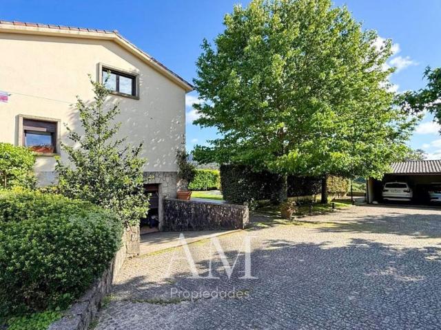 CHALET VISTAS A LA MONTAÑA, PISCINA Y PARCELA DE 1095 M2 EN ZAMANES VIGO