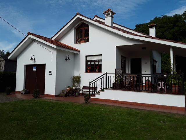 CASA INDEPENDIENTE JUNTO AL MAR CON GRAN PARCELA — SESELLE. 180m² Redes