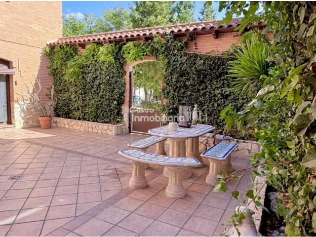 CASA INDEPENDIENTE TALAVERA 390m² + 300m² EN BRUTO + PATIO + GARAJE 4 COCHES PATROCINIO