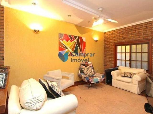 Casa individual, 3 quartos, 4 vagas, pátio, piscina e salão