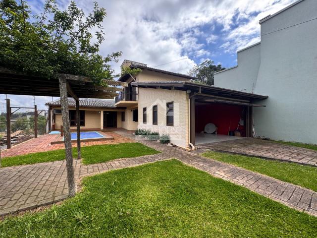 CASA INDIVIDUAL COM PISCINA