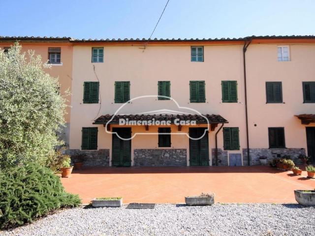 Casa indipendente 5 vani 215mq