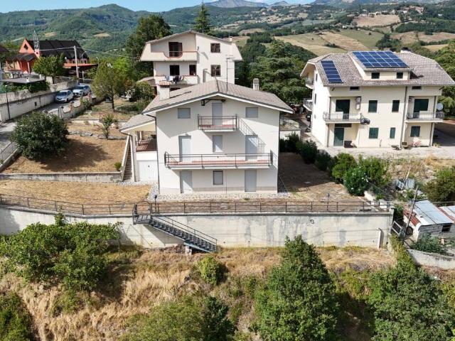Casa indipendente 5 vani 220mq