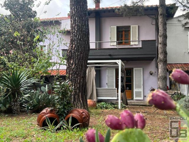 Casa indipendente 5 vani 220mq