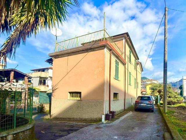Casa indipendente 5 vani 230mq