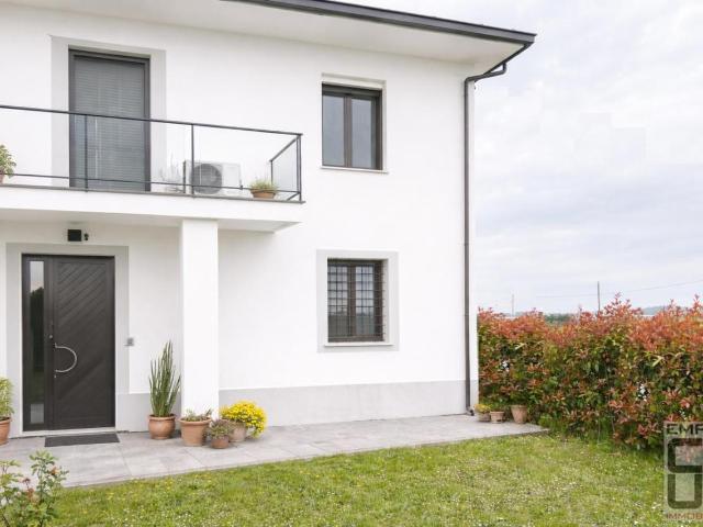 Casa indipendente 5 vani 240mq