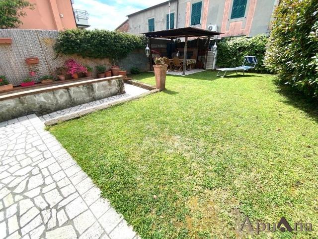 Casa indipendente 5 vani 260mq