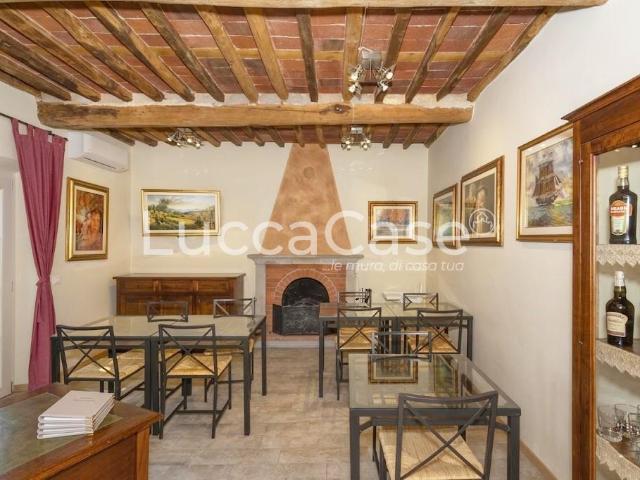 Casa indipendente 5 vani 280mq