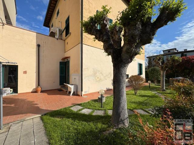 Casa indipendente 5 vani 280mq