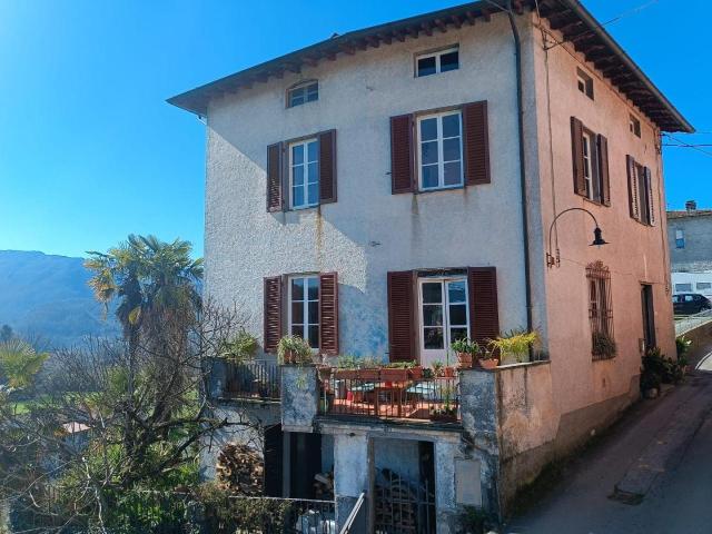 Casa indipendente 5 vani 300mq