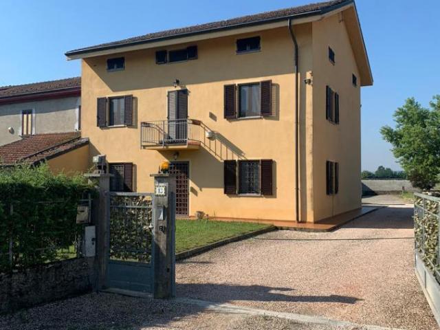 Casa indipendente 5 vani 300mq