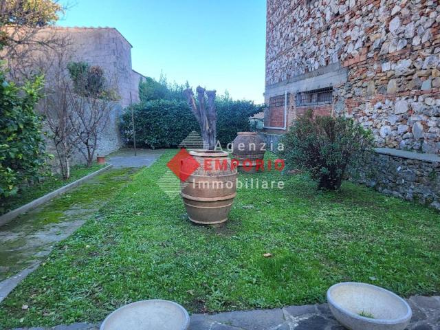 Casa indipendente 5 vani 320mq