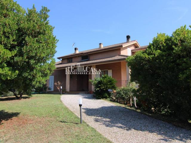 Casa indipendente 5 vani 330mq